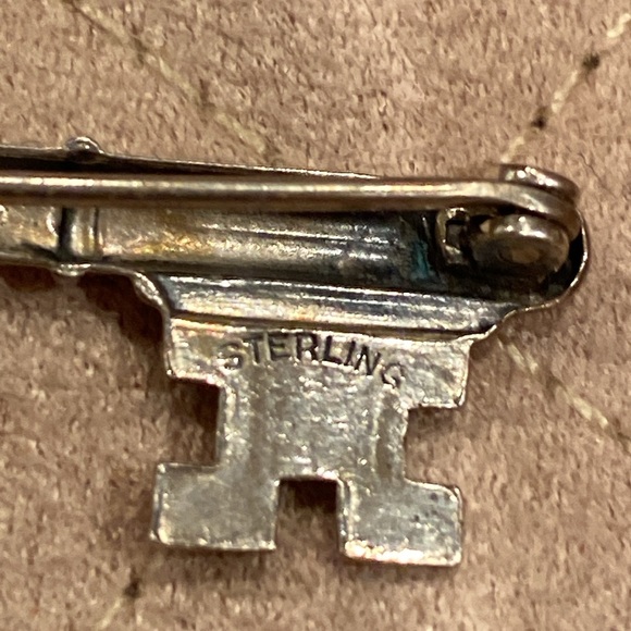 Vintage Sterling Silver Key Brooch - Picture 4 of 5